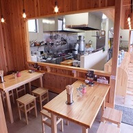 博多拉麺 KAZUの店内